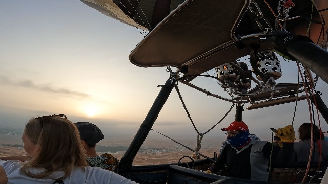 [Hot Air Balloon Tour – Part 3] Oman’s New Must-See Attraction! Soaring Over the Vast Desert in a Hot Air Balloon [Hidden Gems of Arabia]