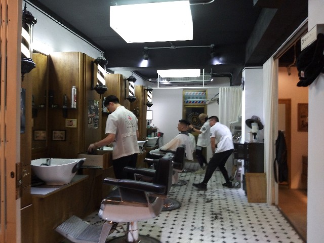 Getting a Stylish Haircut at a Taiwanese Barber Shop: A Personal Experience Report