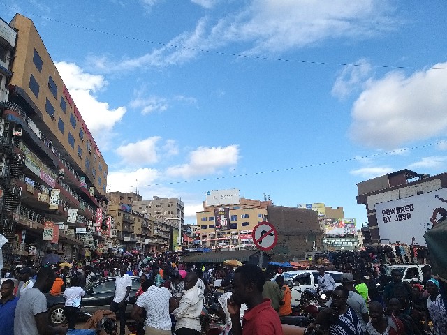 [Uganda] Visiting the Overcrowded Nakasero Market: A Thrilling Experience Worth the Risk