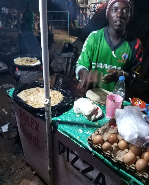 Trying Uganda’s Street Food “Rolex”! Experience Authentic Local Life at “Sina Village” Part 4