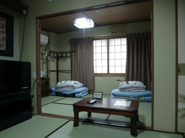 No Money but Dreaming of Disney Tokyo? Make the Most of “Business Ryokan Iizuka,” the Best Budget Stay in Etchujima!